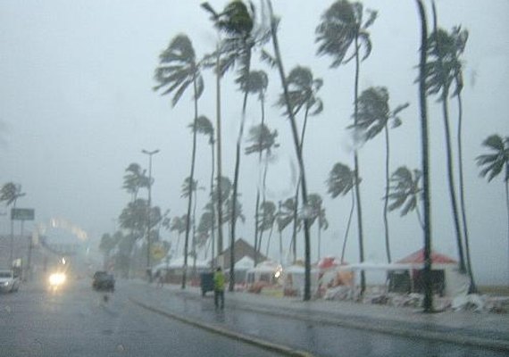 Inmet emite alerta de chuvas para 58 cidades de Alagoas