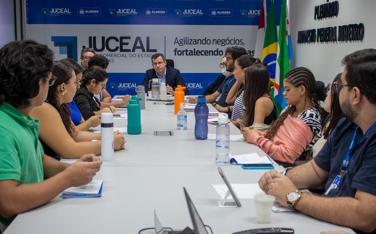 Juceal discute andamentos padronizados e modelos para processos empresariais