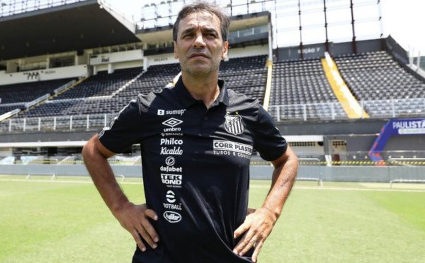 Fabián Bustos não poupa ninguém e faz treino de 3h no Santos