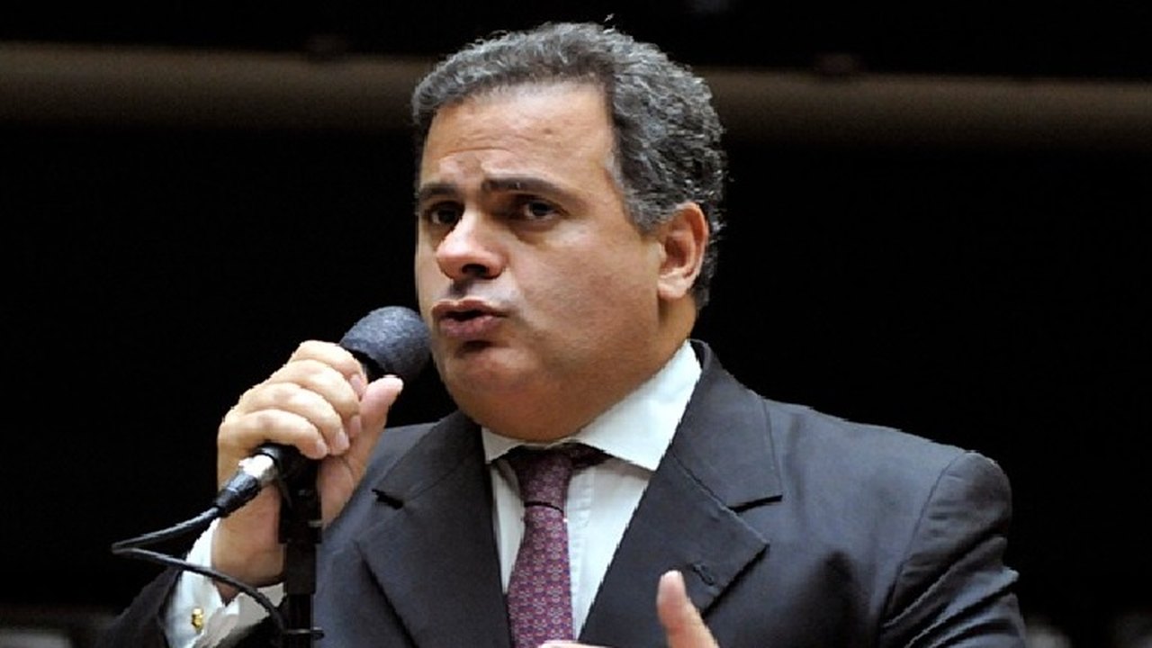 Transição energética vai custar ao mundo 35 trilhões de dólares, diz deputado