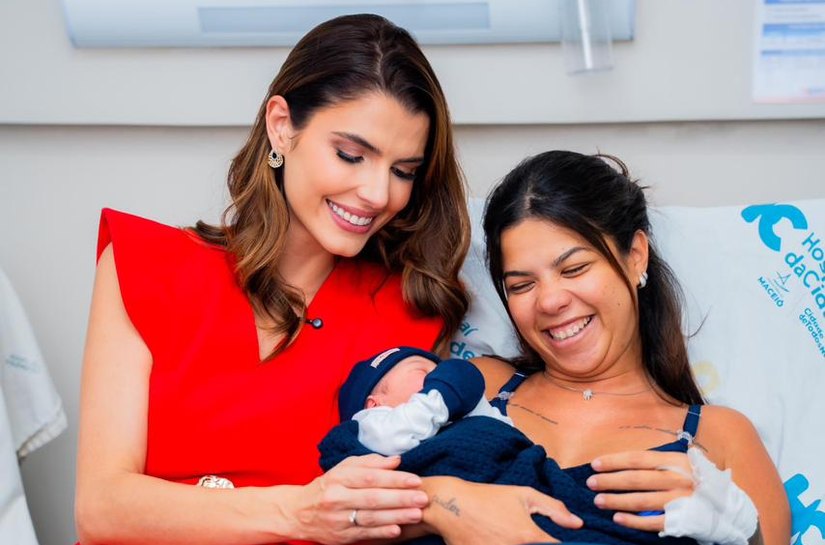Marina Candia visita mães no Hospital da Cidade e entrega kits maternidade