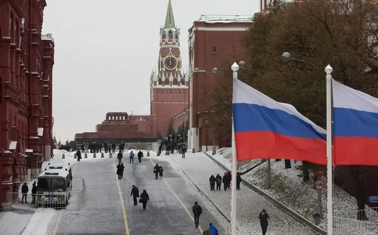 Rússia afirma não buscar conflito com Europa, mas garante resposta a ameaças