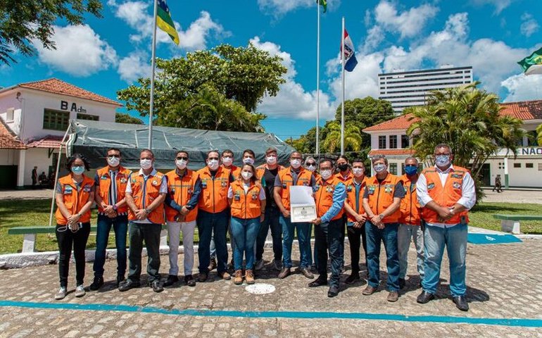 Defesa Civil de Maceió recebe diploma “Amigo do Batalhão”