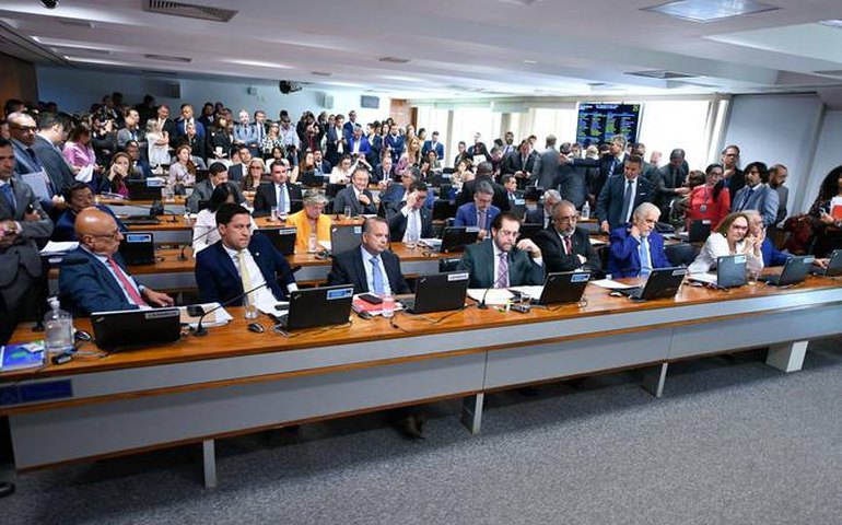 Comissão do Senado adia votação de cotas raciais em concursos públicos para semana que vem