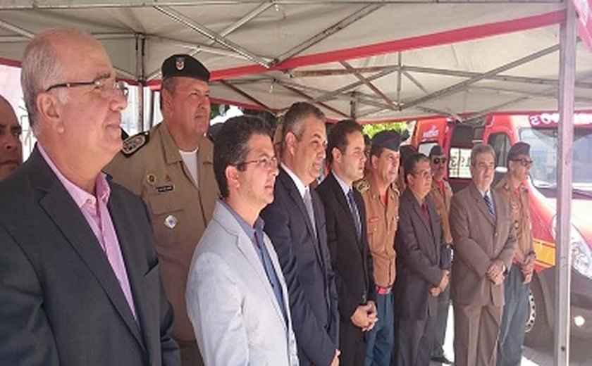 Comandante da PM participa da solenidade de entrega de novas viaturas ao Corpo de Bombeiros