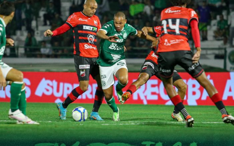 Com final maluco e 6 gols, Guarani e Ituano empatam e seguem na zona de rebaixamento da Série B