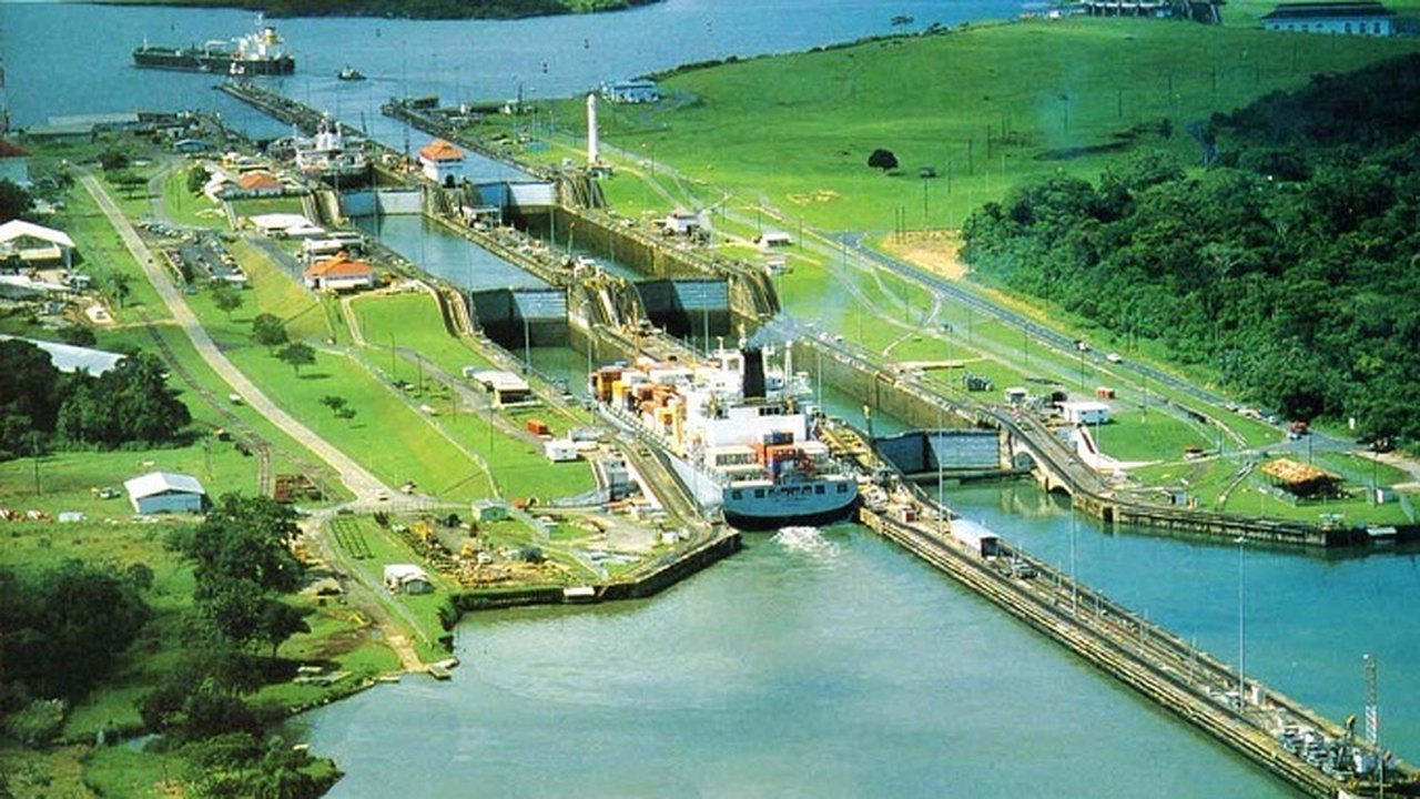 Canal do Panamá mantém redução no tráfego de navios por conta da seca