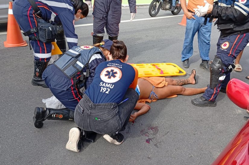 Samu atende vítima de atropelamento por moto no centro de Maceió