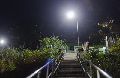 Iluminação em LED transforma rotina de comunidades em Maceió