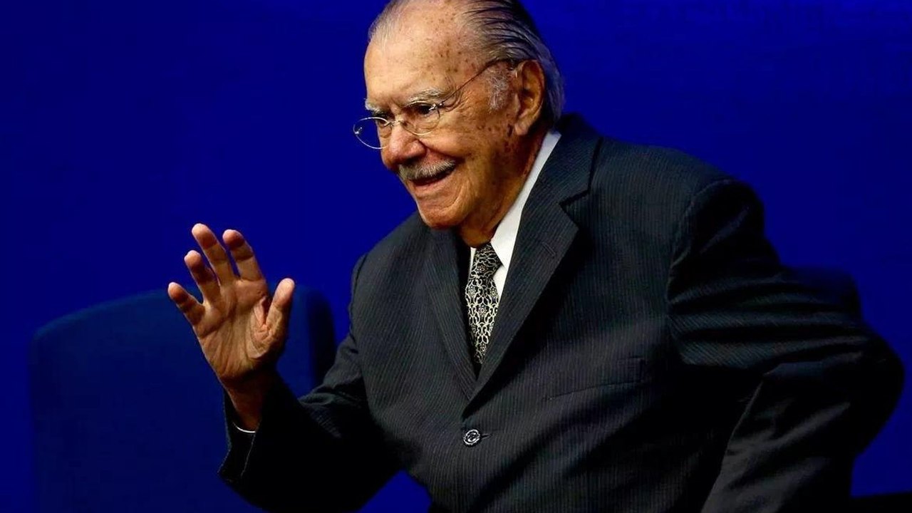 Ex-presidente José Sarney recebe alta após 9 dias internado