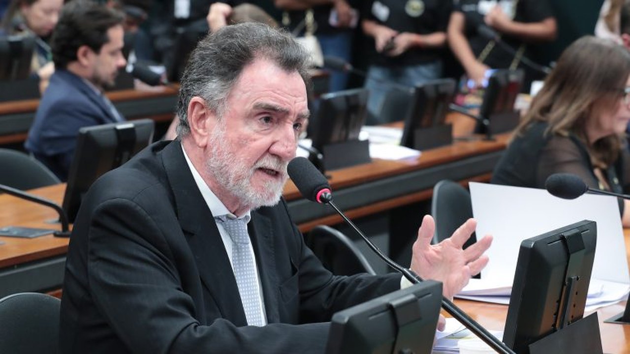 Nome de Patrus Ananias ganha força e conversa com Lula deve definir candidatura do PT em MG