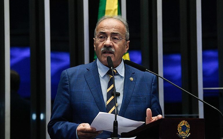 Chico Rodrigues celebra Dia do Professor e defende melhores condições de trabalho