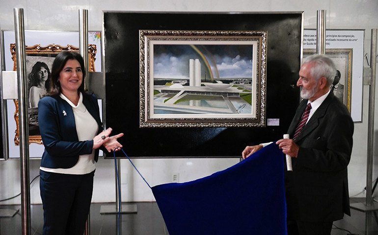 Artista com obras destruídas em 8 de janeiro expõe no Senado