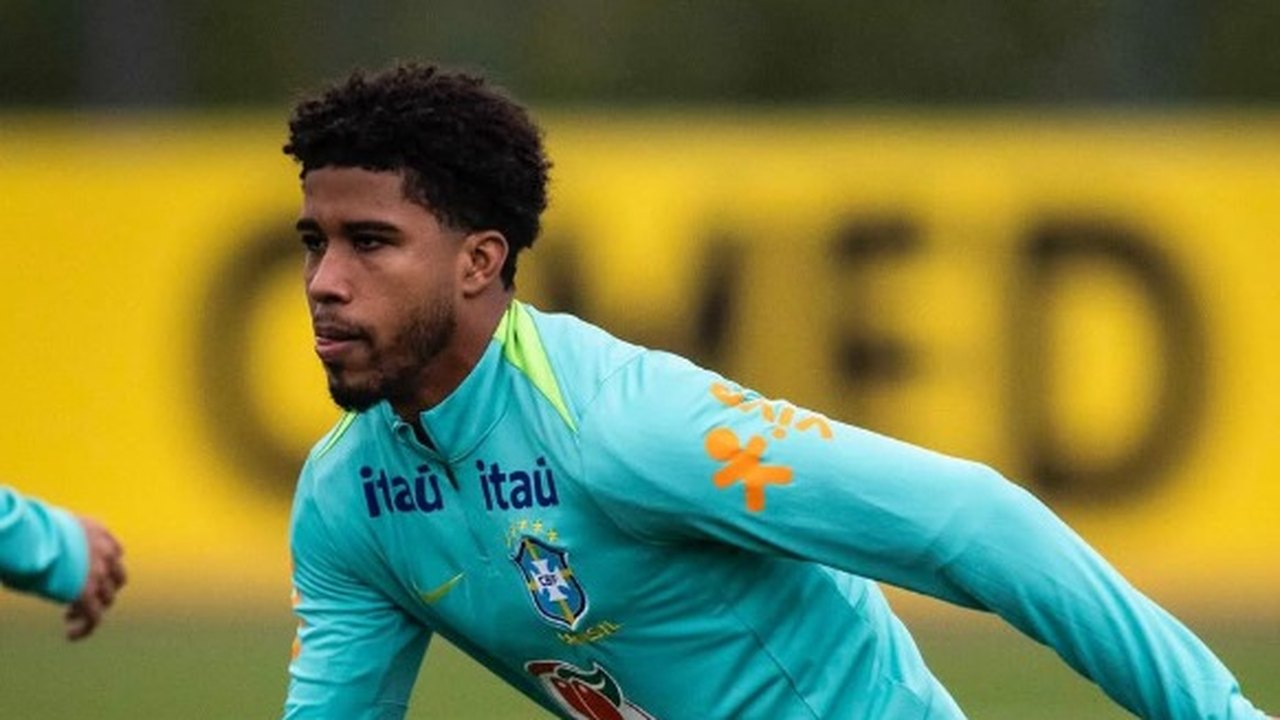 Manchester United anuncia oficialmente Andrey Santos, ex-Vasco, e acerta contratação de Youri Tielemans