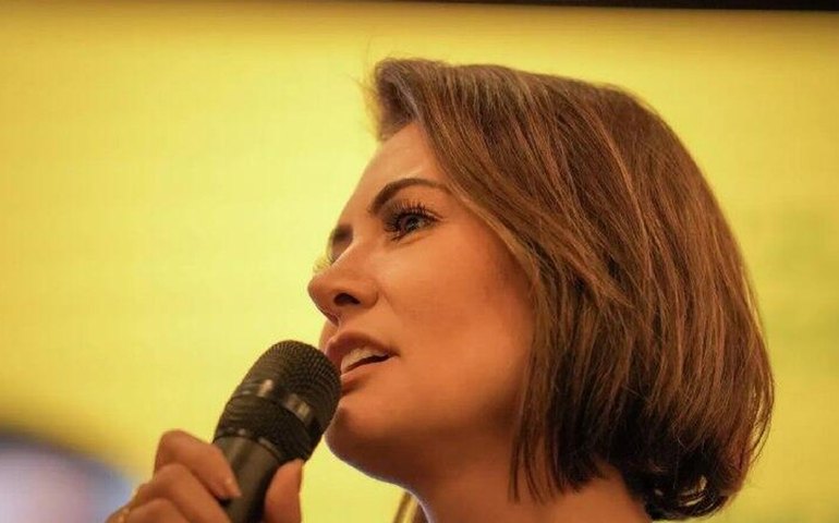 Moraes autoriza Michelle a fazer visitas permanentes a Bolsonaro