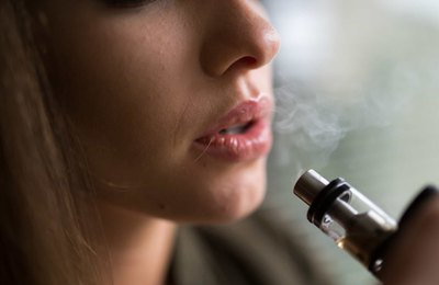 Especialista alerta sobre os riscos do uso do cigarro eletrônico para a saúde bucal