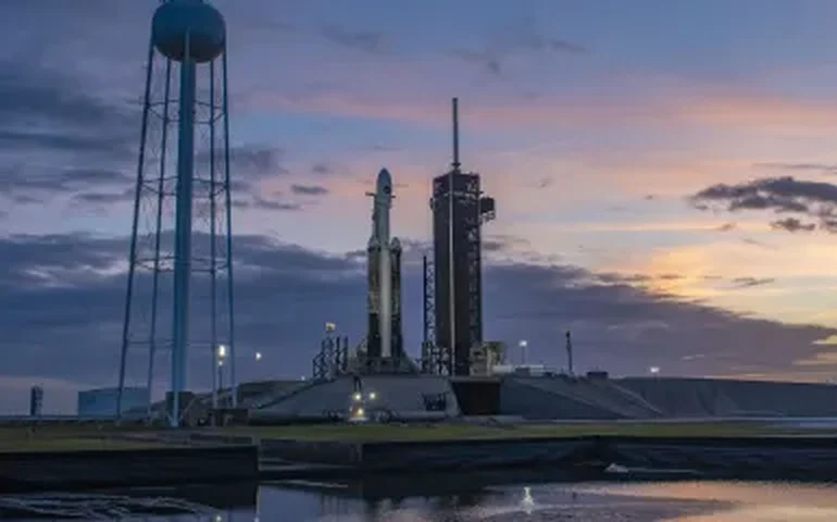 Pela 2ª vez, SpaceX adia lançamento de missão que levará astronautas para 'caminhada' no espaço