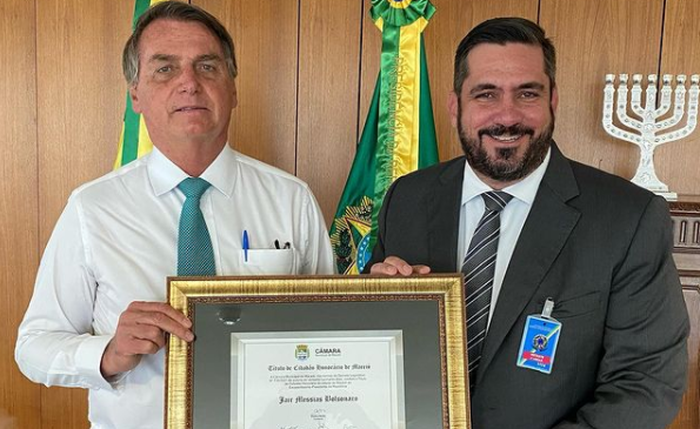 Bolsonaro recebe o título de cidadão honorário de Maceió Bolsonaro recebe o título de cidadão honorário de Maceió