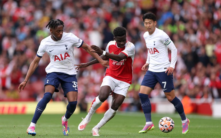 Arsenal e Tottenham empatam em clássico; Liverpool e Brighton vencem e perseguem o líder