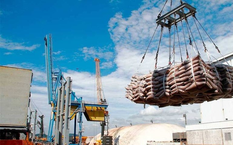 Previsão de superávit da balança em 2020 sobe para US$ 55,4 bi, diz Lucas Ferraz