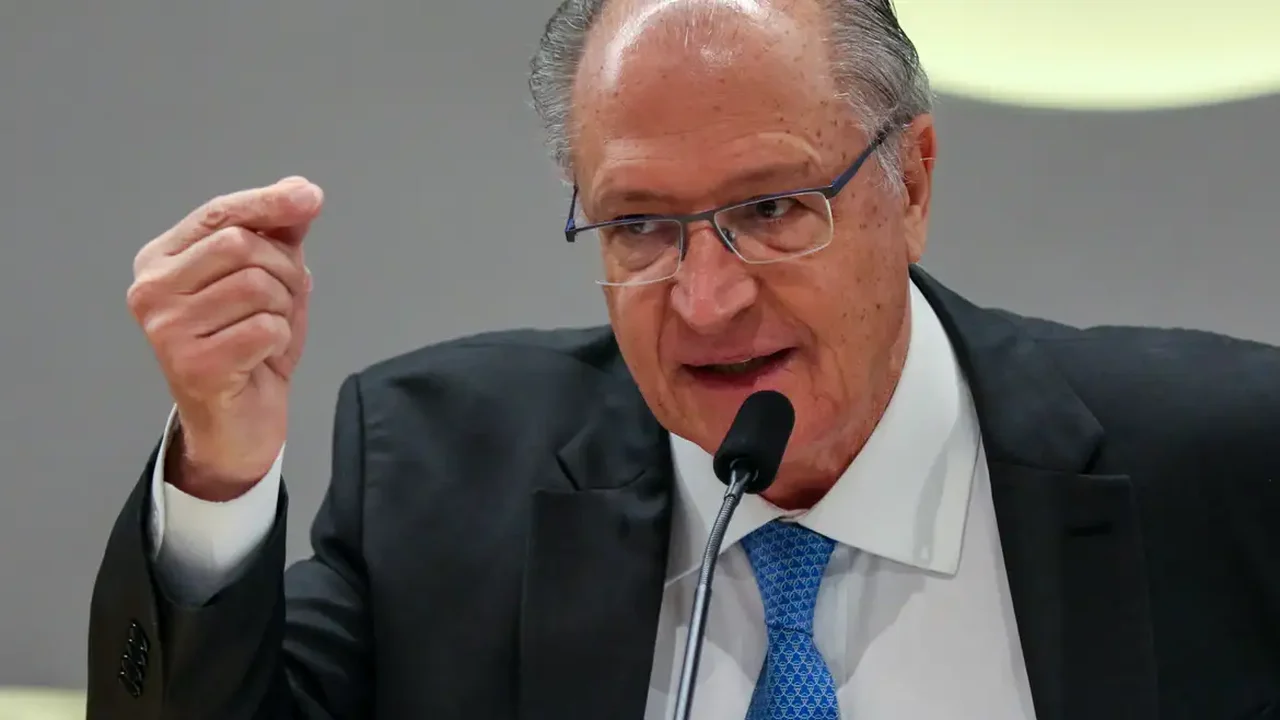 Alckmin veta projeto que criava Contrato do Primeiro Emprego para jovens de 18 a 29 anos