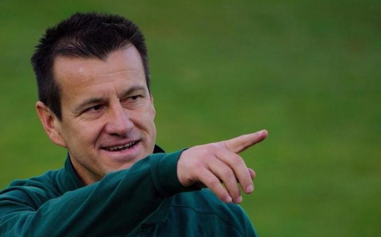 Dunga dá recado aos atletas do Brasil: &#8216;Aqui ninguém tem contrato&#8217;