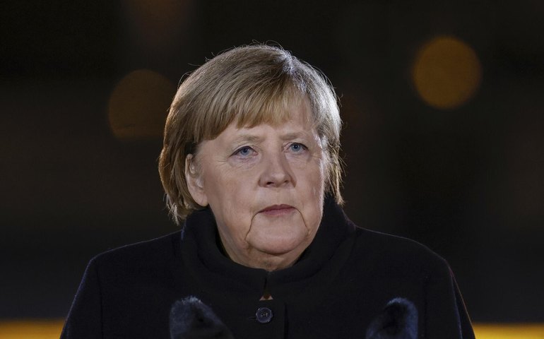 Merkel diz que a Rússia é um país forte, que inspira a admiração de Trump