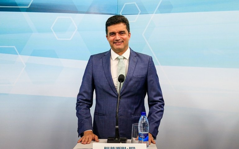 &#8220;O estado precisa, urgentemente, de concurso público em diversas áreas&#8221;, diz Rui Palmeira