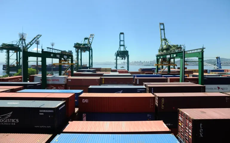 Exportações da indústria de transformação alcançam recorde de US$ 181,9 bi em 2024, diz CNI