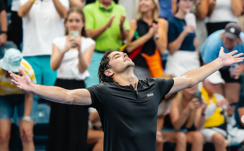 Taylor Fritz vence De Minaur de virada e torce por ajuda de Sinner no ATP Finals