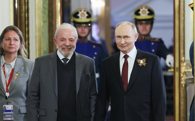 Anão diplomático? Especialista explica ligação de Putin para Lula antes de encontro com Trump