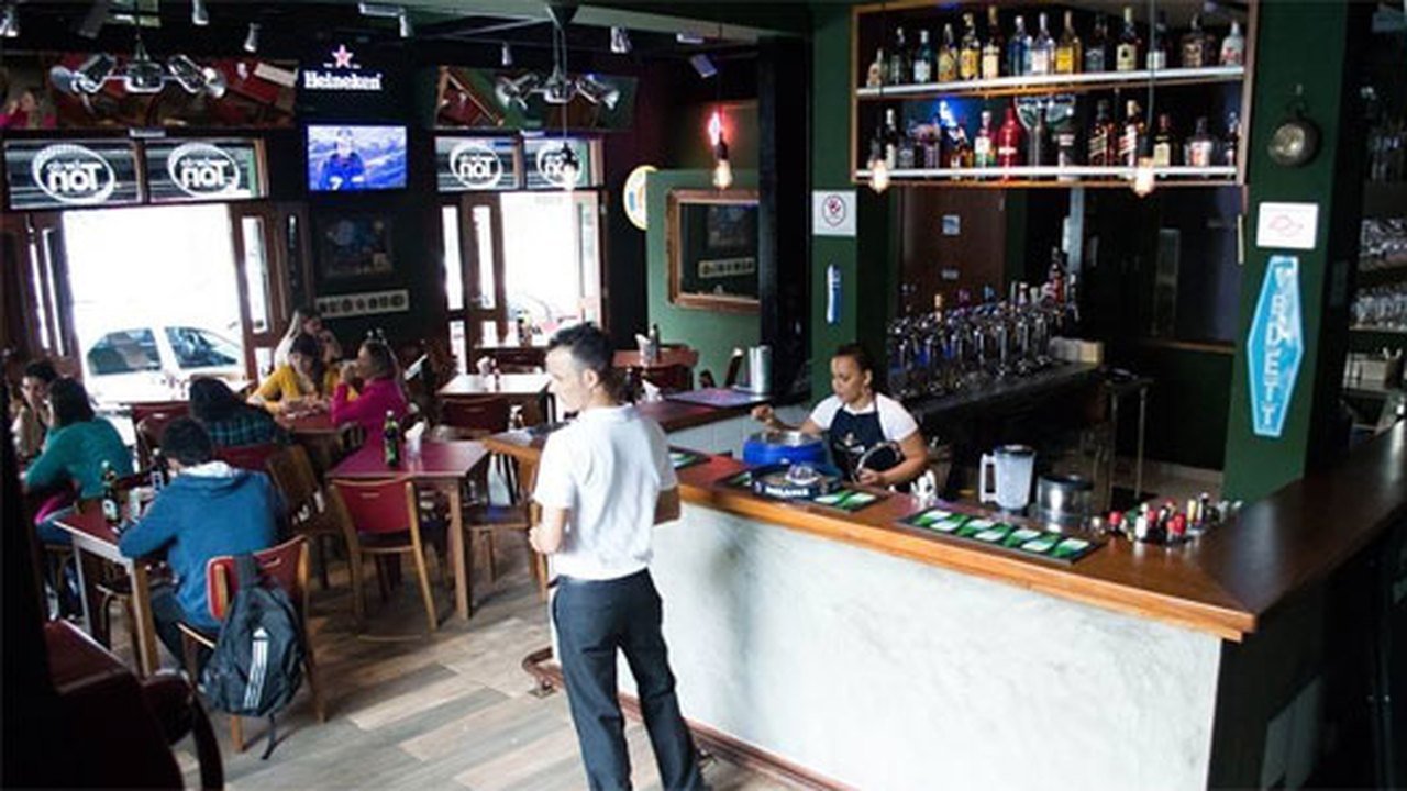 Bares e restaurantes pedem retomada do horário de verão