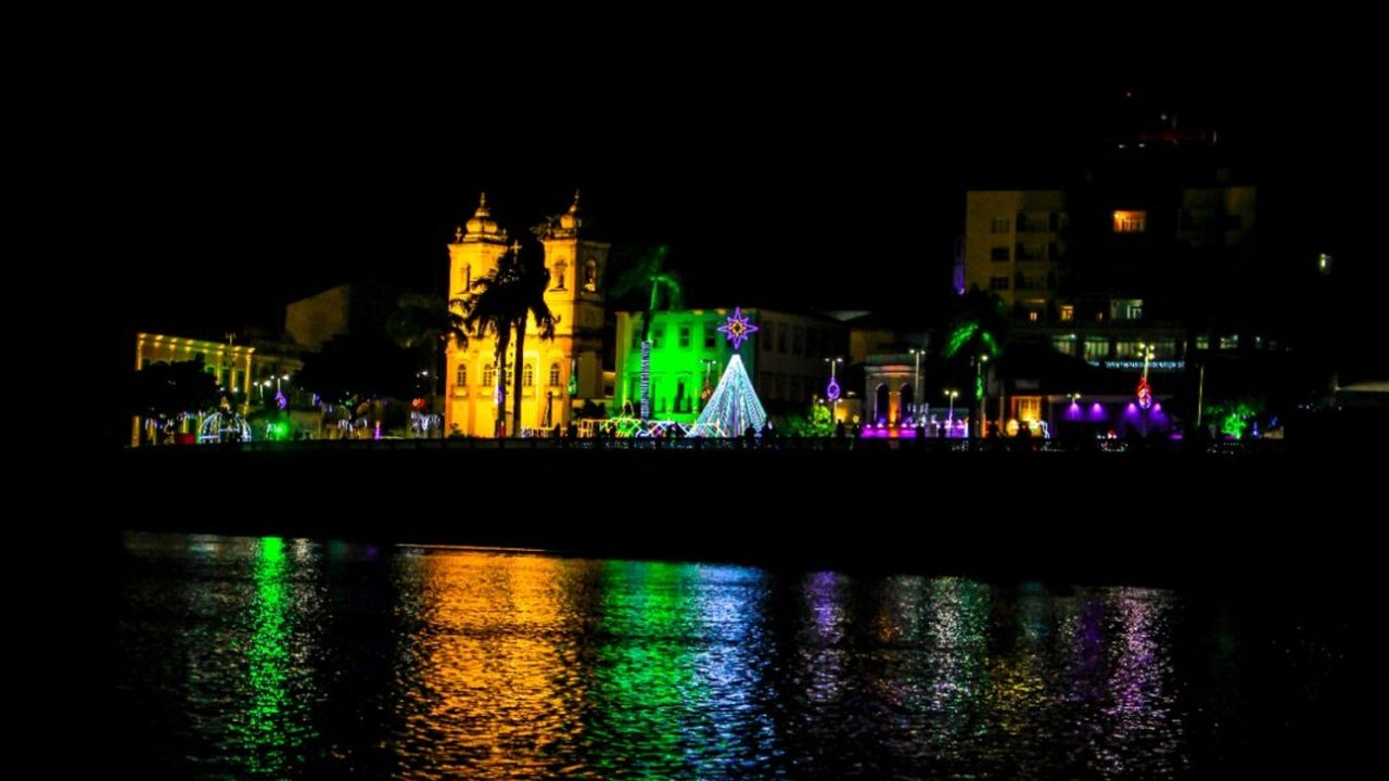 Penedo Luz tem shows musicais, Papai Noel e projeção de vídeo nesta sexta-feira, 16