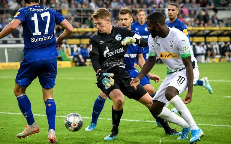 Schalke e Monchengladbach goleiam e se classificam na Copa da Alemanha