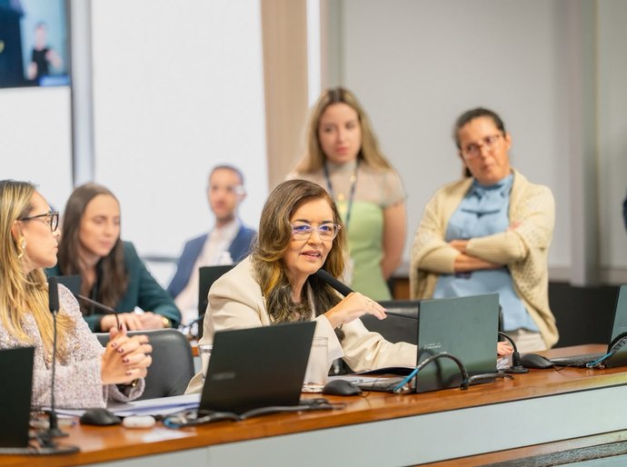 Em meio à alta de feminicídios em Alagoas, CCJ aprova projeto de Dra. Eudócia contra a violência doméstica