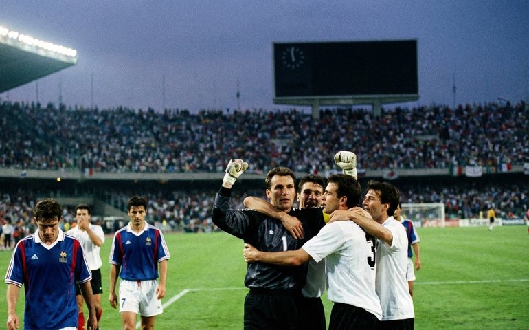 Com heroísmo de Léo Jardim, Vasco supera Fluminense nos pênaltis e chega à final
