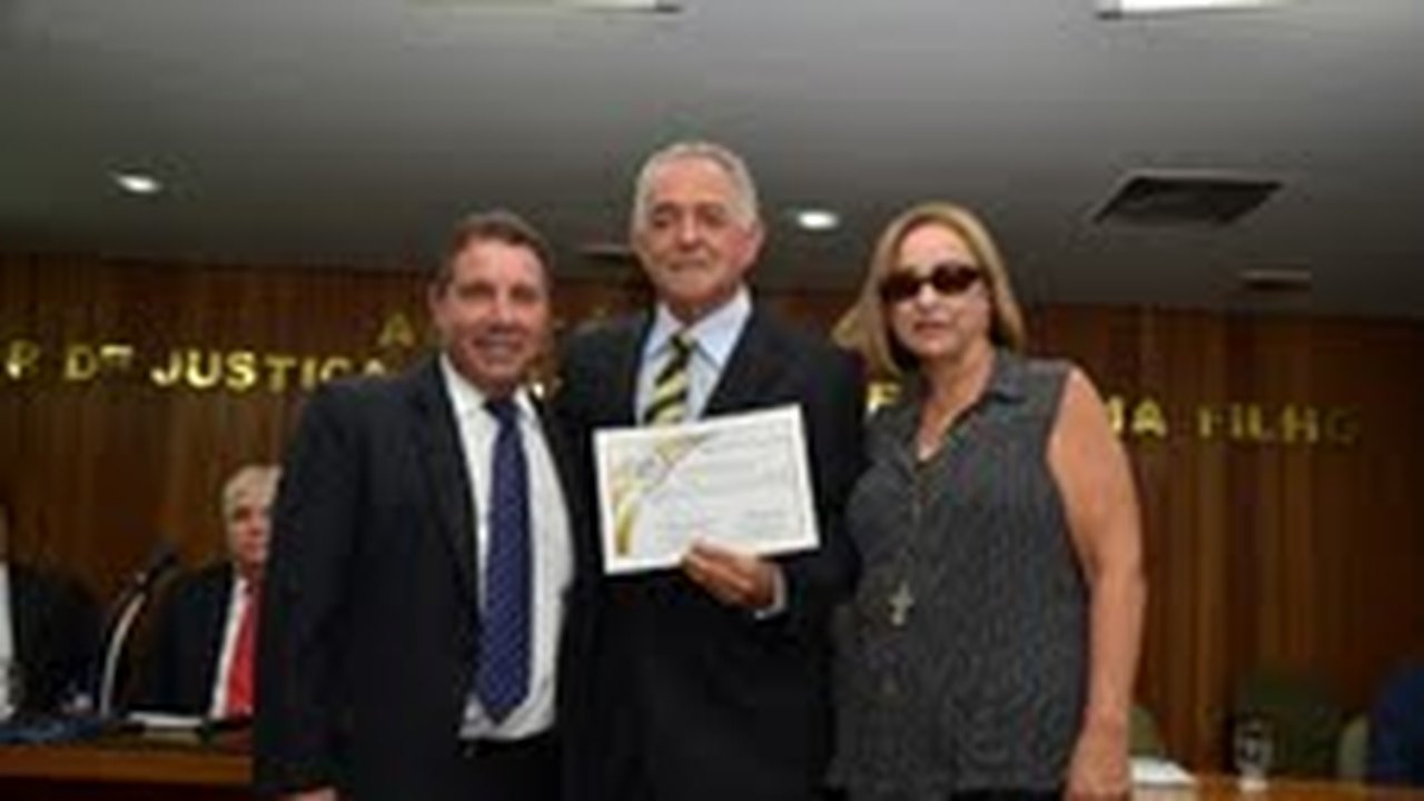 Procurador de Justiça Dilmar Camerino é homenageado com a diploma de honra ao mérito