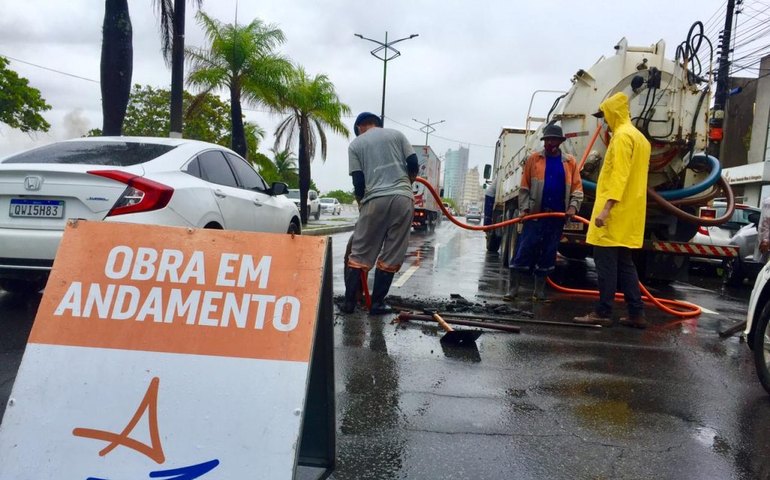 Infraestrutura intensifica serviço de desobstrução em galerias pluviais