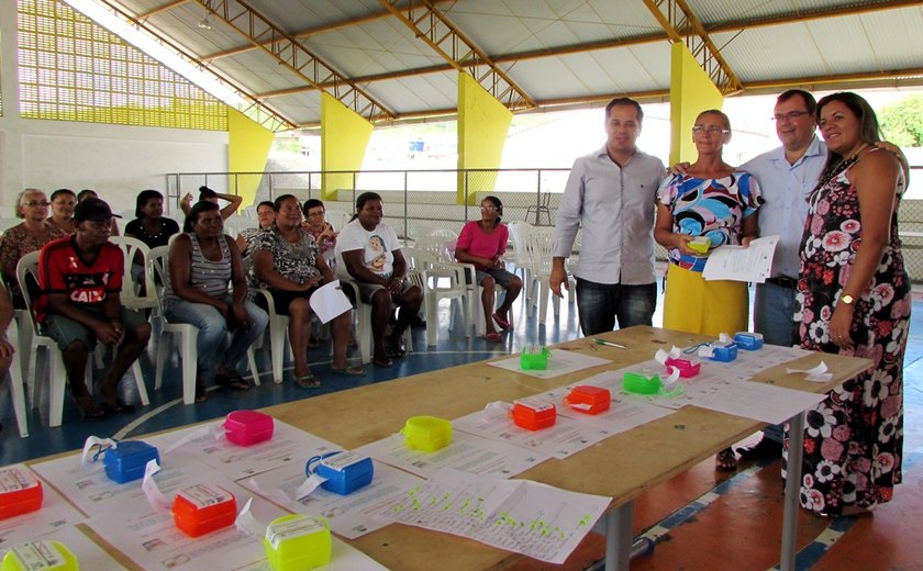 Usuários do SUS de Capela recebem próteses dentárias