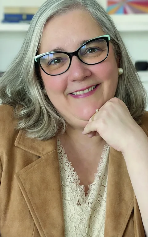 Entre conflitos e conexões: livro ajuda pais a entender a adolescência