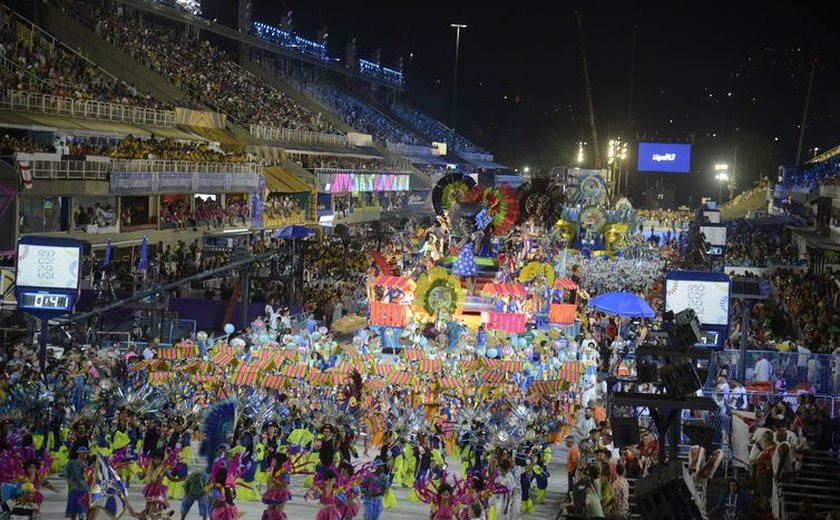 Rio de Janeiro: carnaval renasce no Sambódromo após dois anos de pandemia