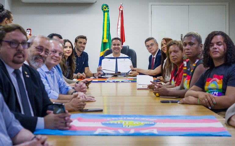 Paulo Dantas sanciona lei que cria o Programa Novo Lar, Nova Vida