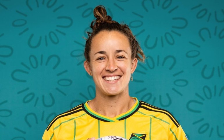 Mãe de jogadora jamaicana cria 'vaquinha' online para ajudar nas despesas da seleção na Copa