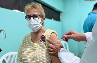  Saúde de Arapiraca aplica mais de 1200 doses durante mutirão de vacinação