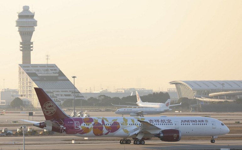 Xangai cancela centenas de voos à medida que tufão Bebinca se aproxima