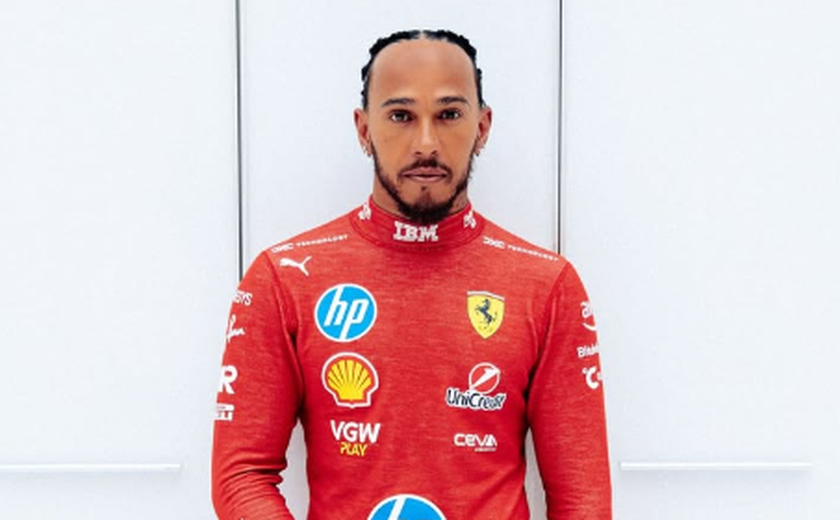 Hamilton dá primeiras voltas pilotando uma Ferrari e mostra novo capacete
