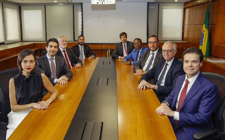 Centrais sindicais fazem protesto na Avenida Paulista contra Selic