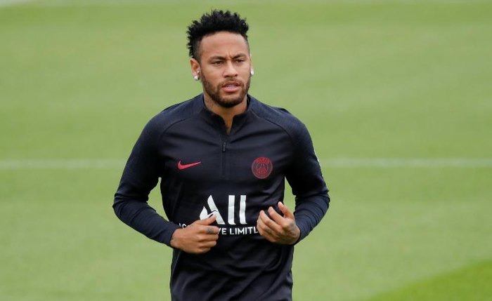 Neymar durante treino no PSG