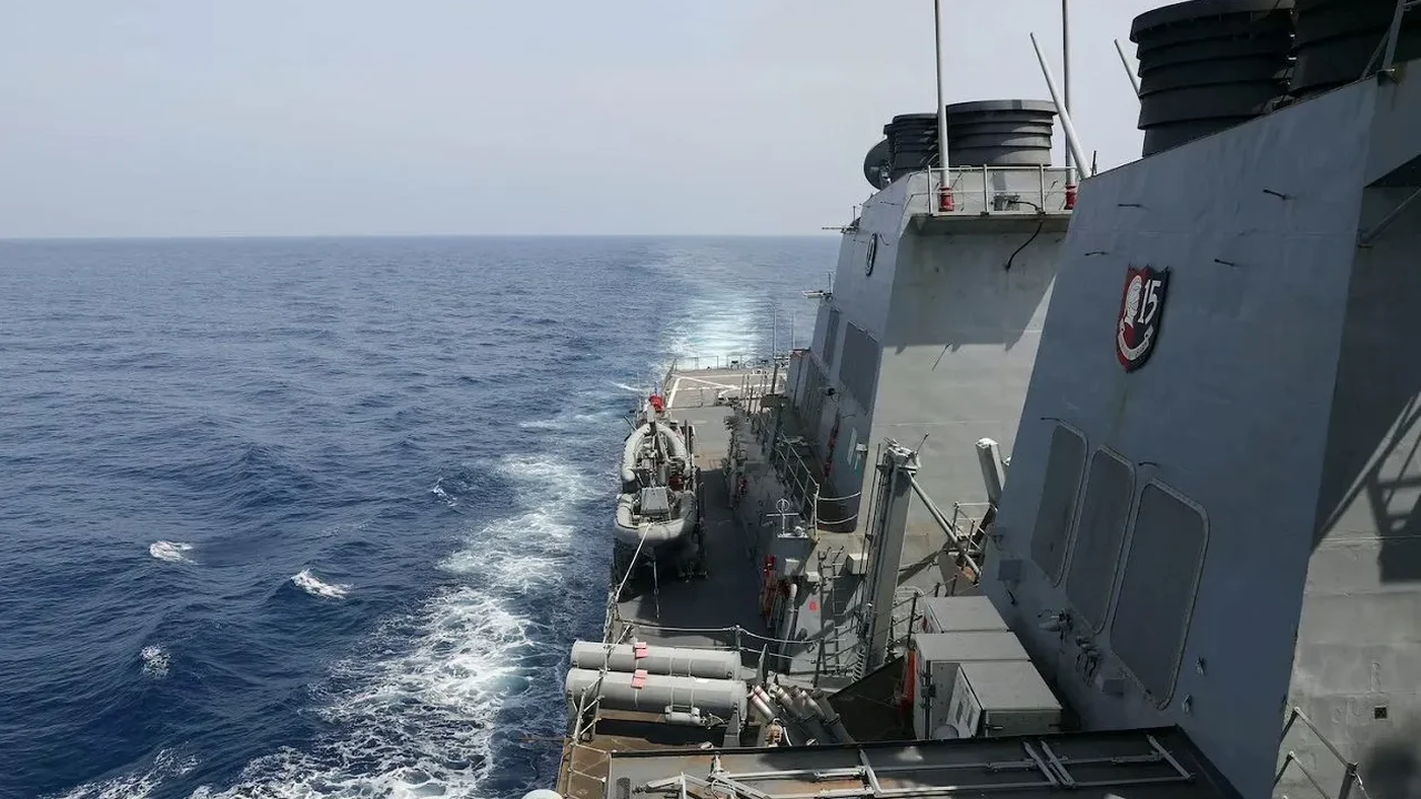 Tropas militares da China dizem ter seguido e monitorado navio dos EUA no estreito de Taiwan