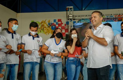 Em Arapiraca, governador anuncia início de pagamento do Cartão Escola 10 para 27 de dezembro